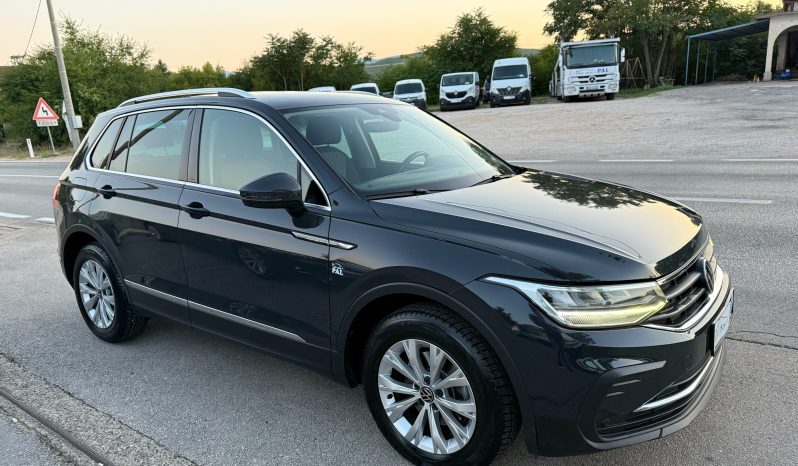 
								Volkswagen Tiguan 2.0 TDI 150 KS DSG7-Tiptronik F1 Life LED NAVI FACELIFT 2022 full									