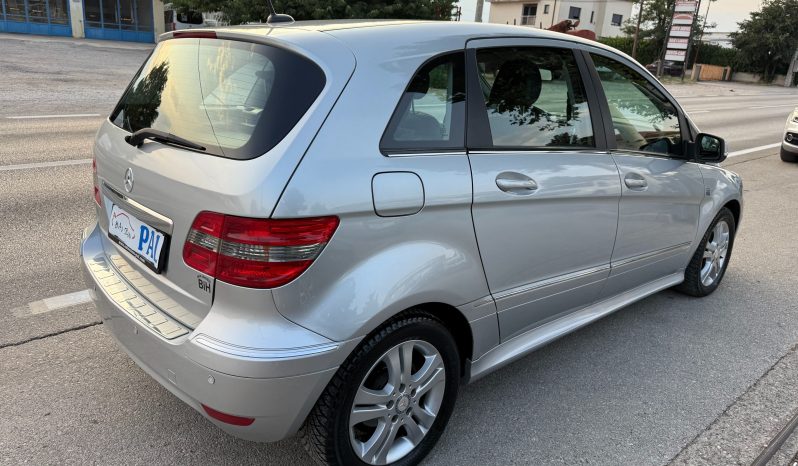 
								Mercedes-Benz B 180 d 109 KS PREMIUM Facelift NAVI 2011 full									