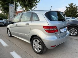 
										Mercedes-Benz B 180 d 109 KS PREMIUM Facelift NAVI 2011 full									