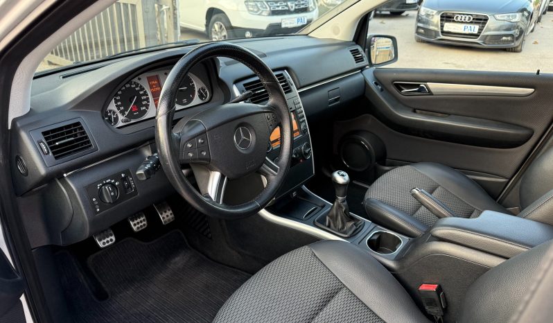 
								Mercedes-Benz B 180 d 109 KS PREMIUM Facelift NAVI 2011 full									