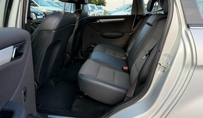 
								Mercedes-Benz B 180 d 109 KS PREMIUM Facelift NAVI 2011 full									