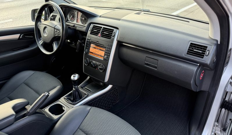 
								Mercedes-Benz B 180 d 109 KS PREMIUM Facelift NAVI 2011 full									