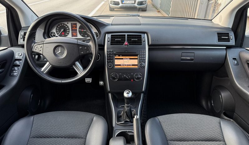 
								Mercedes-Benz B 180 d 109 KS PREMIUM Facelift NAVI 2011 full									
