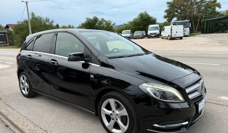 
								Mercedes-Benz B 180 CDI Automatik F1 NAVI Xenon LED Kamera 2014 full									