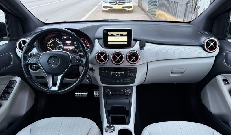 
								Mercedes-Benz B 180 CDI Automatik F1 NAVI Xenon LED Kamera 2014 full									