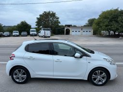 
										Peugeot 208 1.4 HDI Allure Sport NAVI Panorama full									