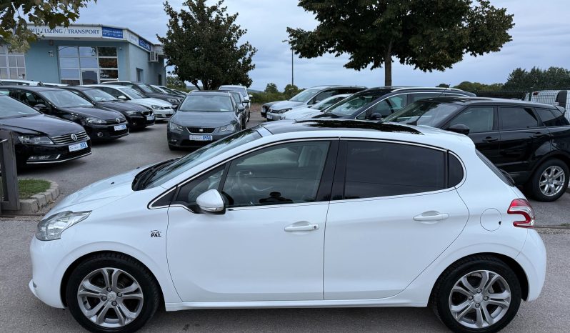
								Peugeot 208 1.4 HDI Allure Sport NAVI Panorama full									
