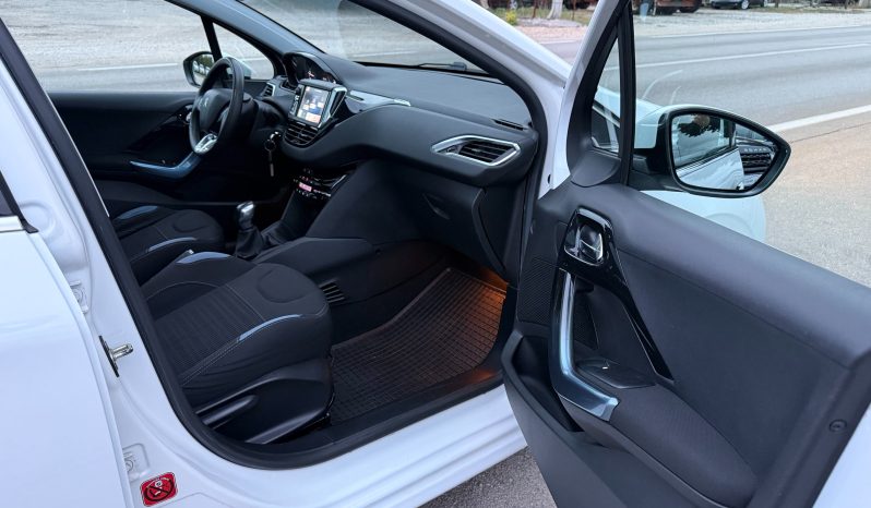 
								Peugeot 208 1.4 HDI Allure Sport NAVI Panorama full									