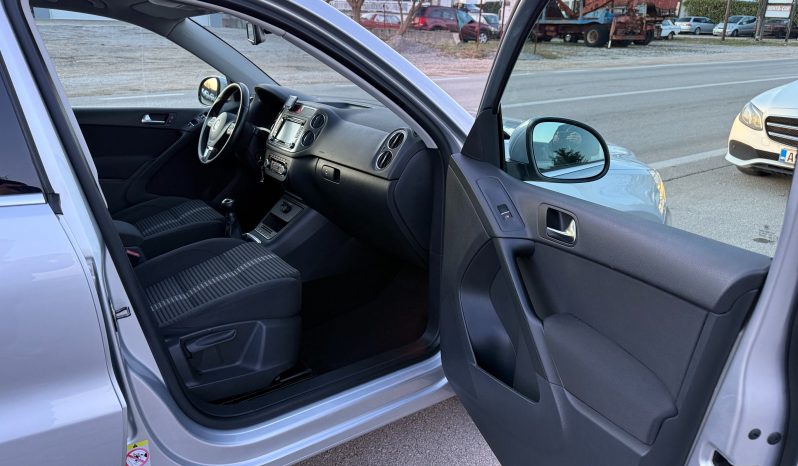 
								Volkswagen Tiguan 2.0 TDI 140 KS 4MOTION Sport Style 2011 full									