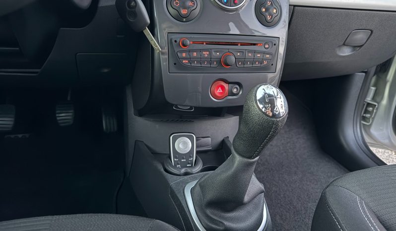 
								Renault Clio 1.5 dCi NAVIGACIJA 20TH Anniversary 75 KS 2011 full									