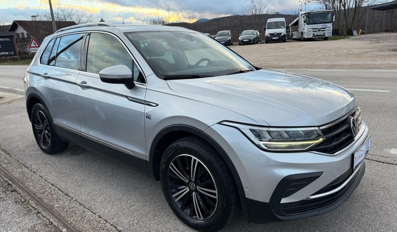 
								Volkswagen Tiguan 2.0 TDI 150 KS DSG7 F1 Life LED NAVI ACC 2021 full									