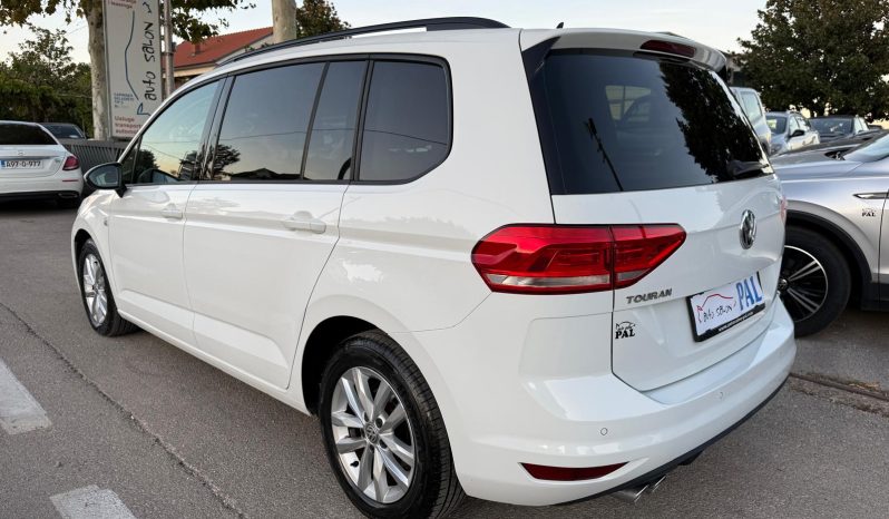 
								Volkswagen Touran 2.0 TDI DSG 150 KS 7 Sjedišta NAVIGACIJA 2017 full									